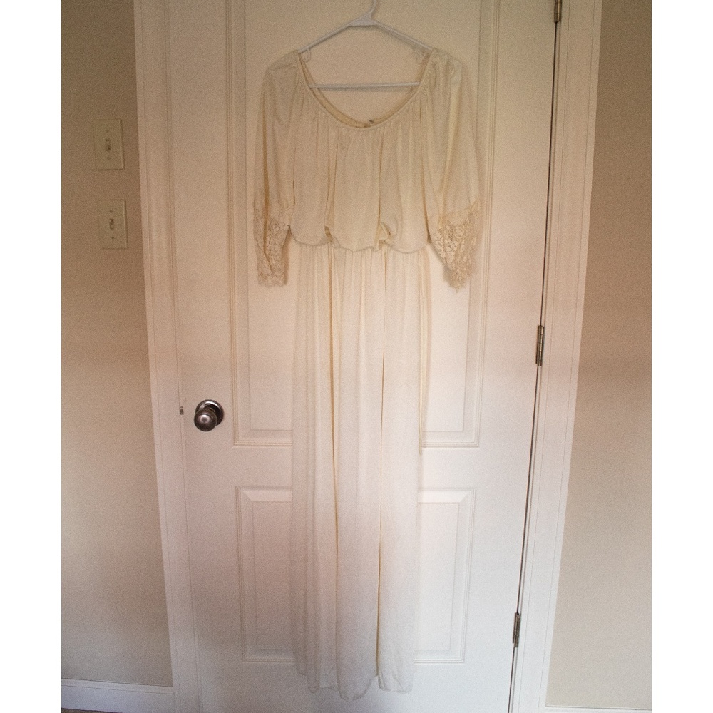 Vintage Cream Maxi Dress w/ Lace Sleeve Accents